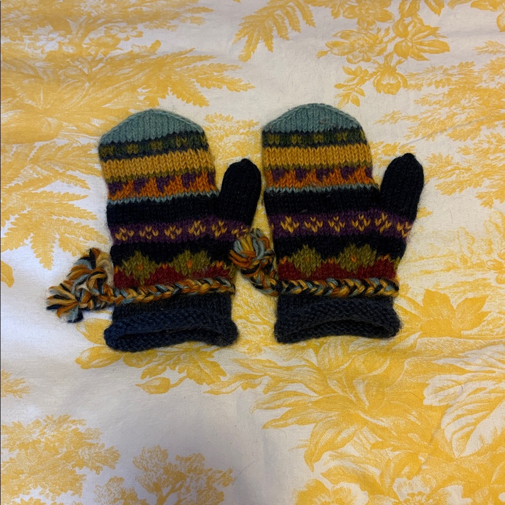 Icelandic Wool Mittens - Picture 3 of 7